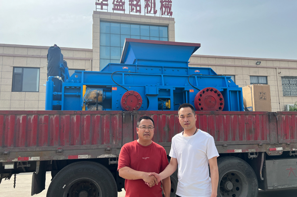 河南(nan)客(ke)戶(hu)試(shi)機后決定投産液壓對(dui)輥(gun)機(ji)